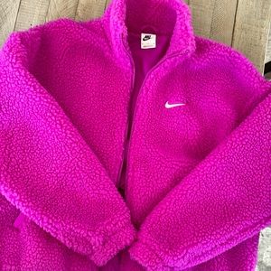 Nike women’s Sherpa fleece jacket. Oversized and slightly cropped.